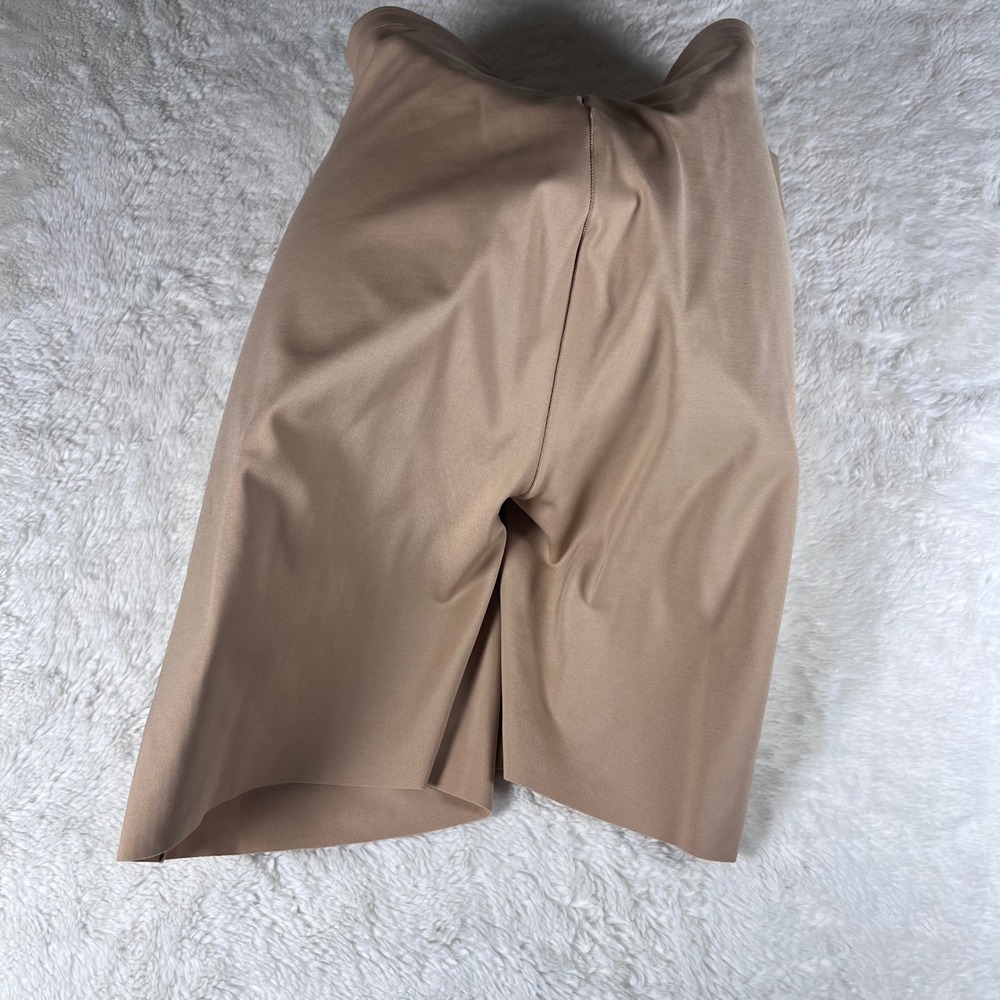 SKIMS Women's BODY Hip Shaping Mid Thigh Short CLAY Size M Style BO-SHO-7650W